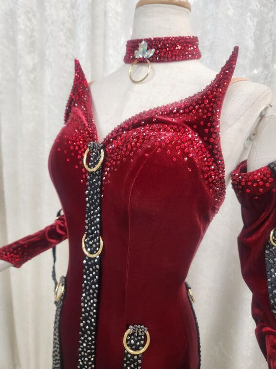 【試着・レンタル・購入】個性派ベロア素材のSサイズルンバドレス - 画像 (5)